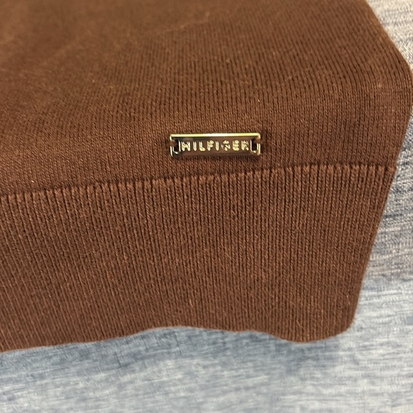 Women’s Tommy Hilfiger Size Small Brown Turtleneck Fitted Sweater - Picture 4 of 6
